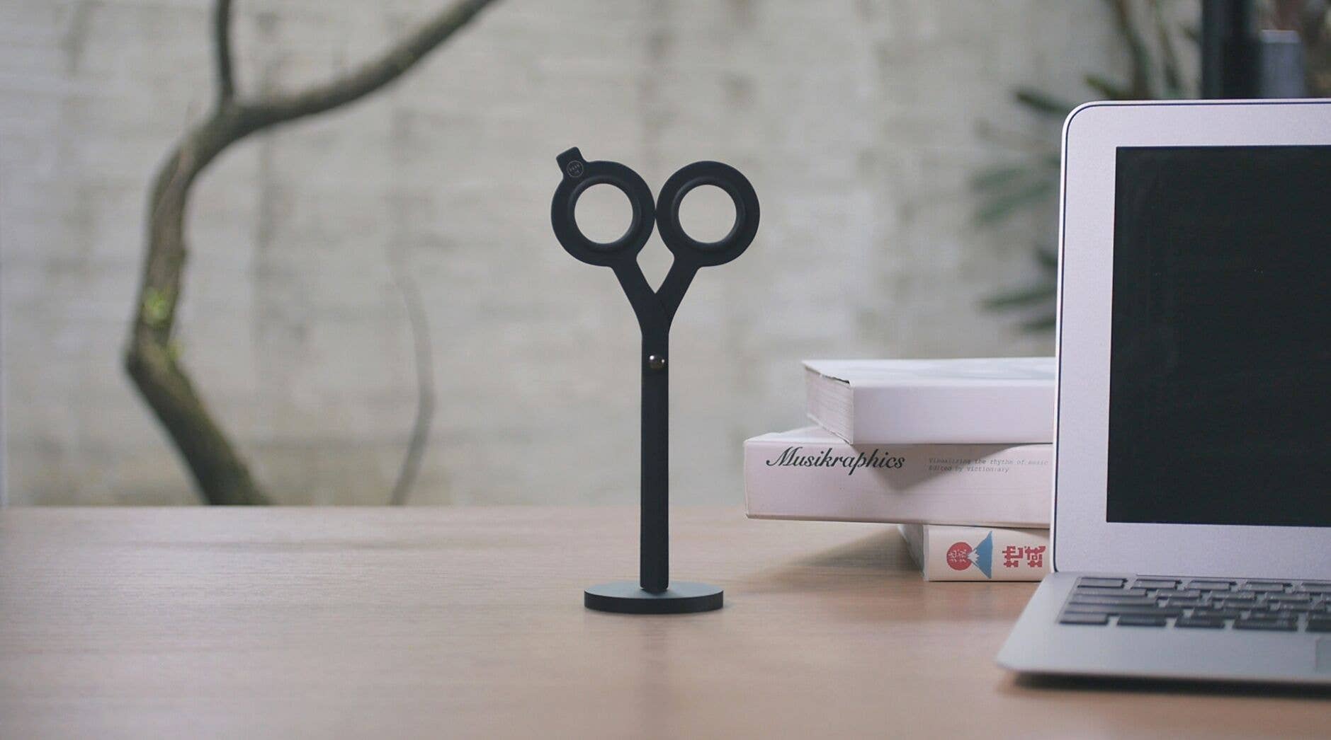 HMM - Black Scissors