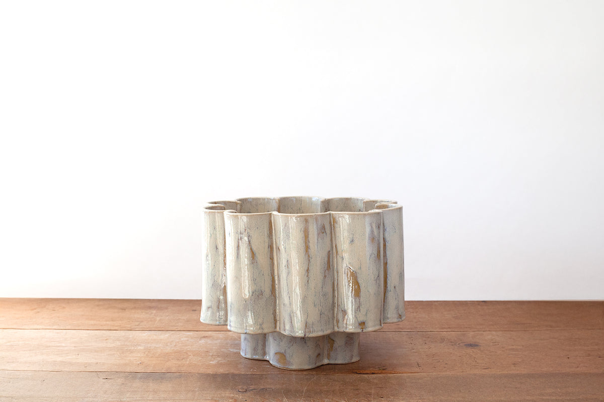 Large Scallop Planter - Gloss Tan