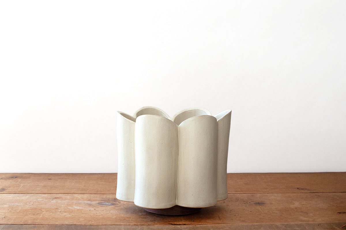Short Scallop Vase - Cream
