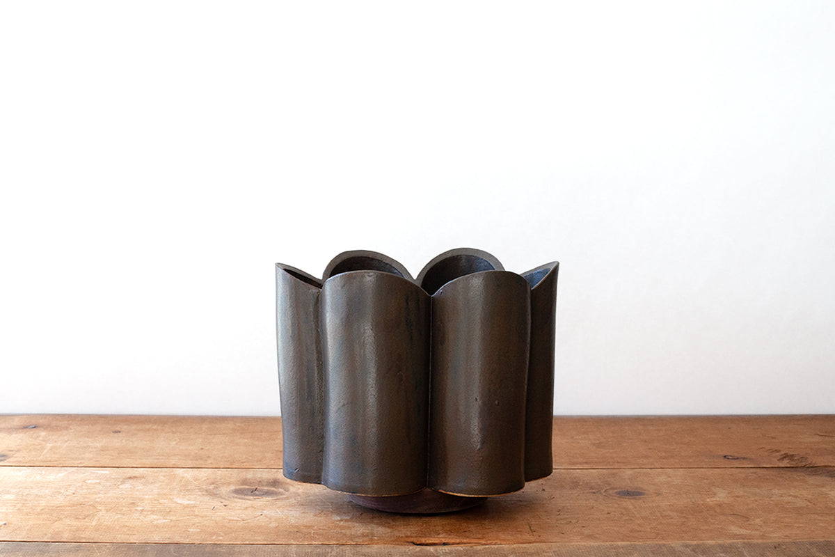 Short Scallop Vase - Iron Gate
