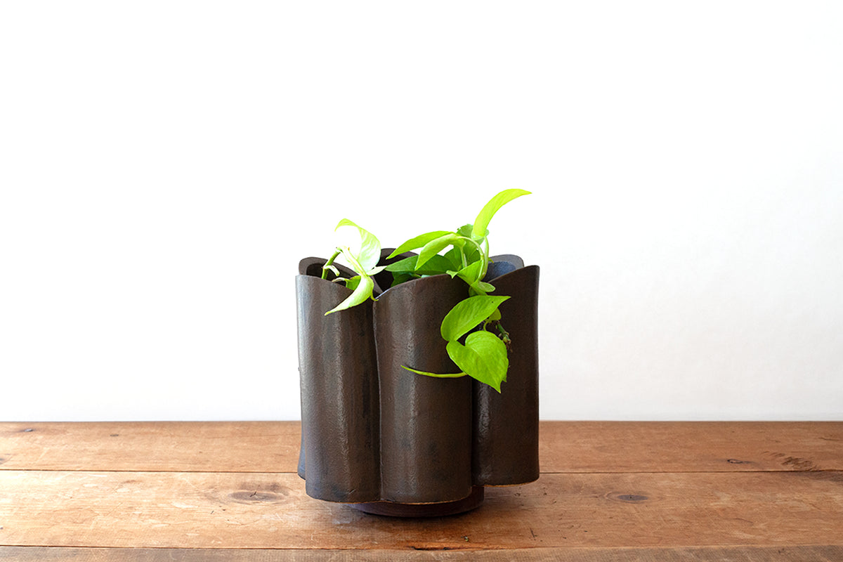 Short Scallop Vase - Iron Gate