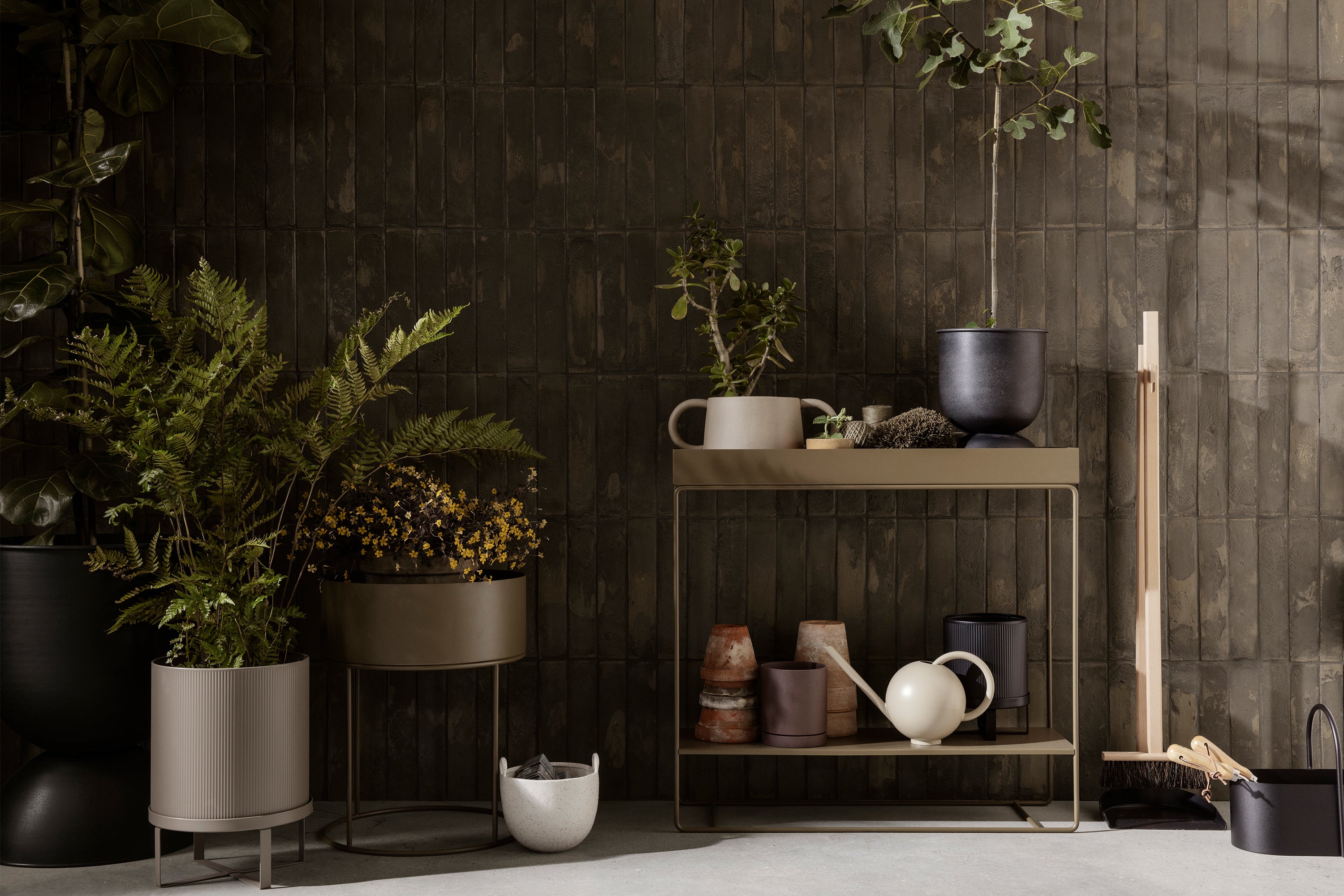Black Hourglass Pots