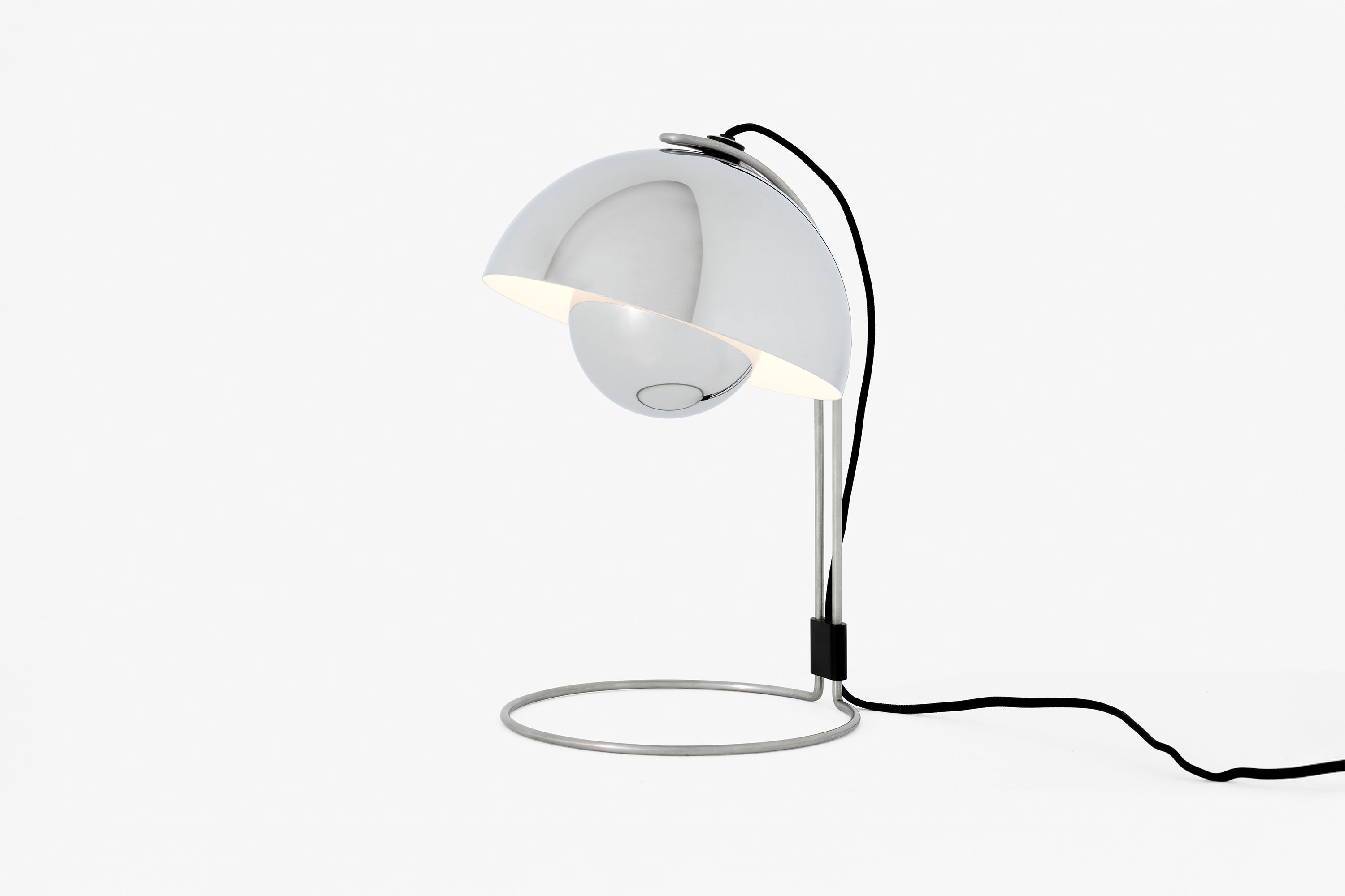 Flowerpot VP4 Table Lamp