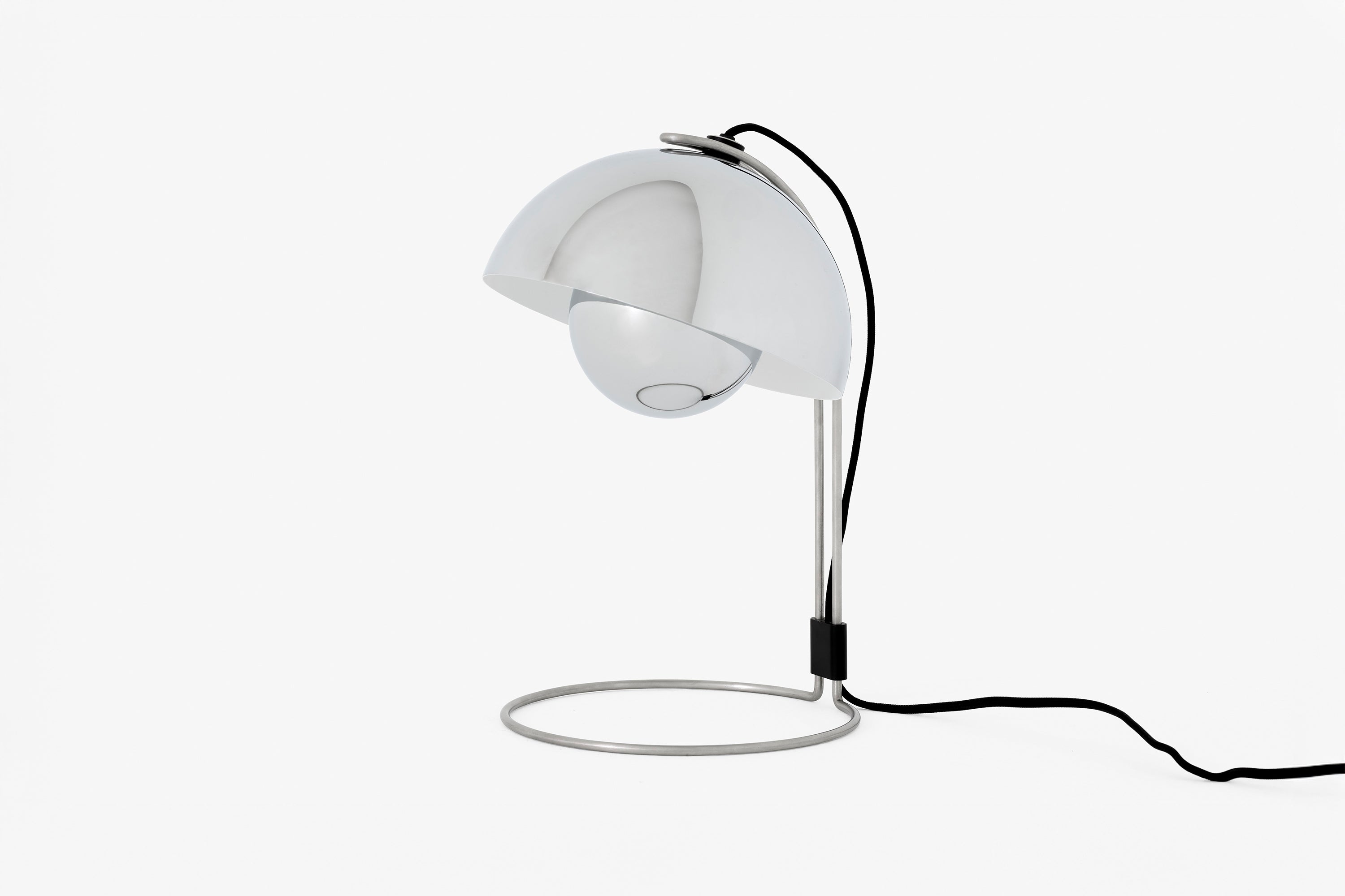 Flowerpot VP4 Table Lamp