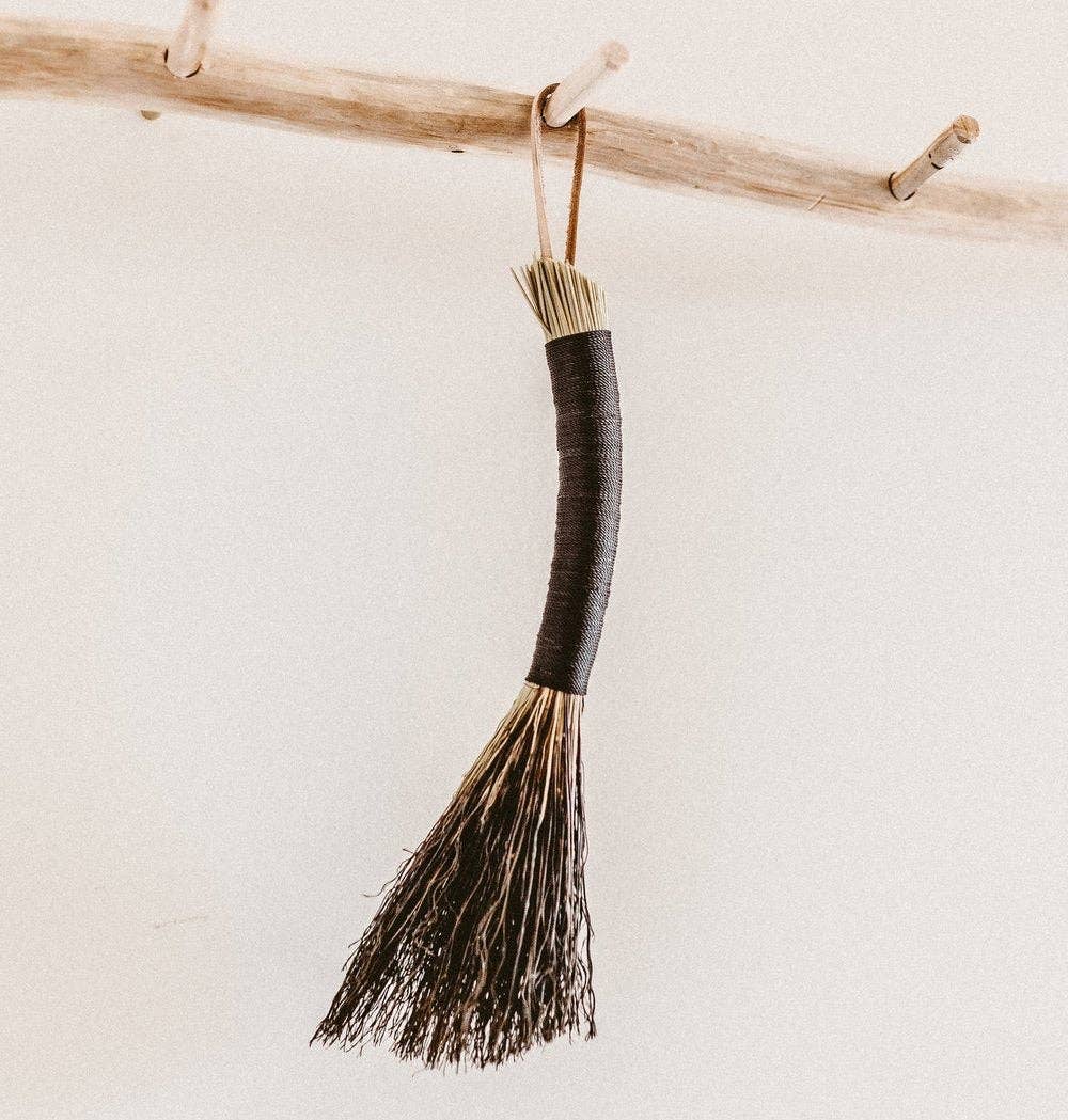 Gibbous Hand Broom